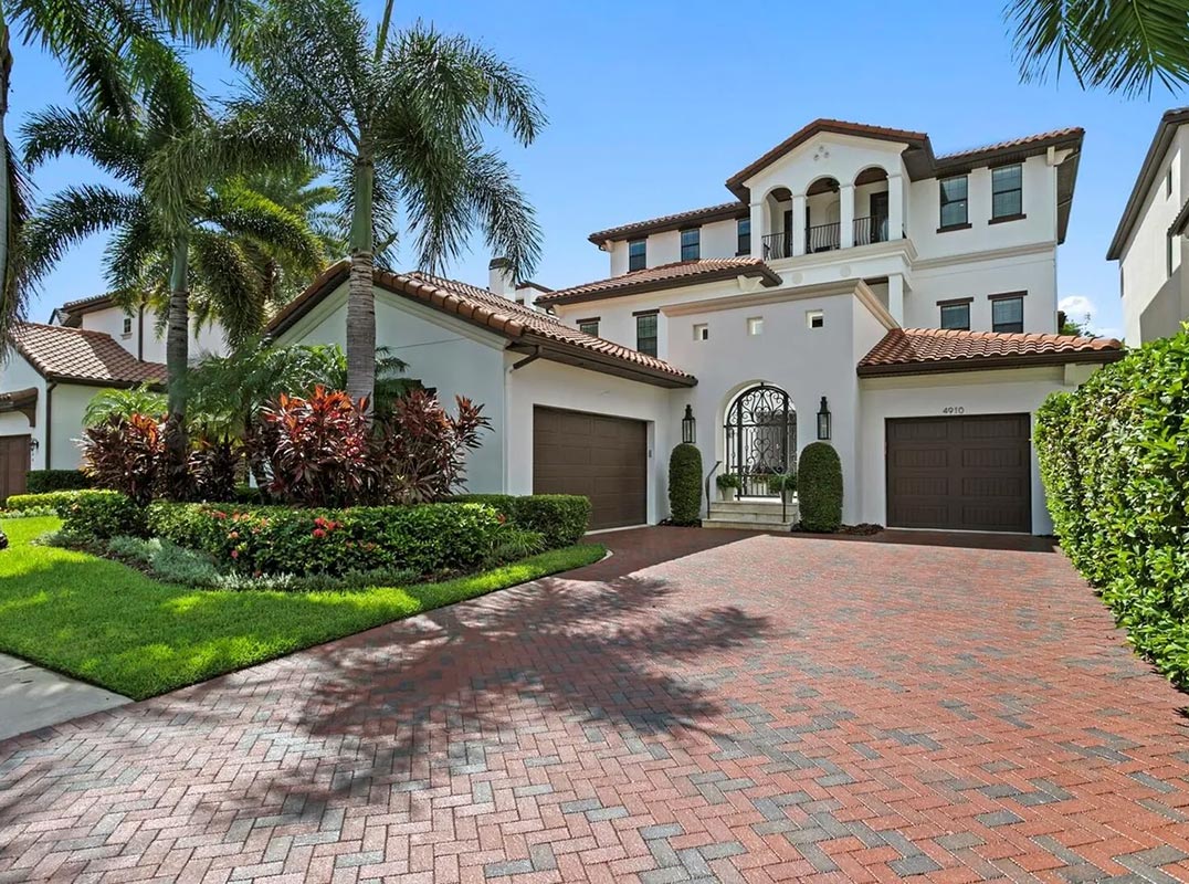 Sweeping Bay Views in Westshore Yacht Club