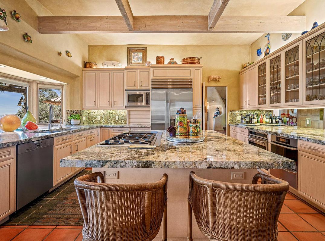 Timeless Home With Majestic Views In Ridgeview