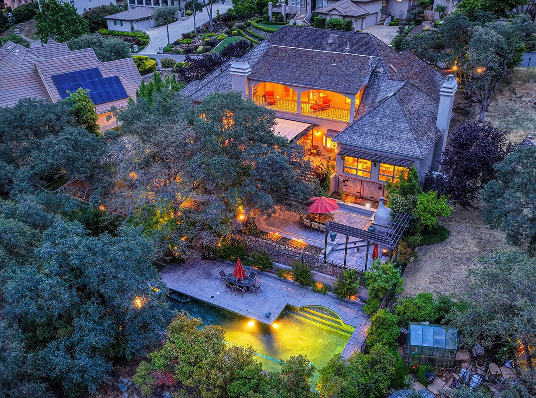 Timeless Home With Majestic Views In Ridgeview