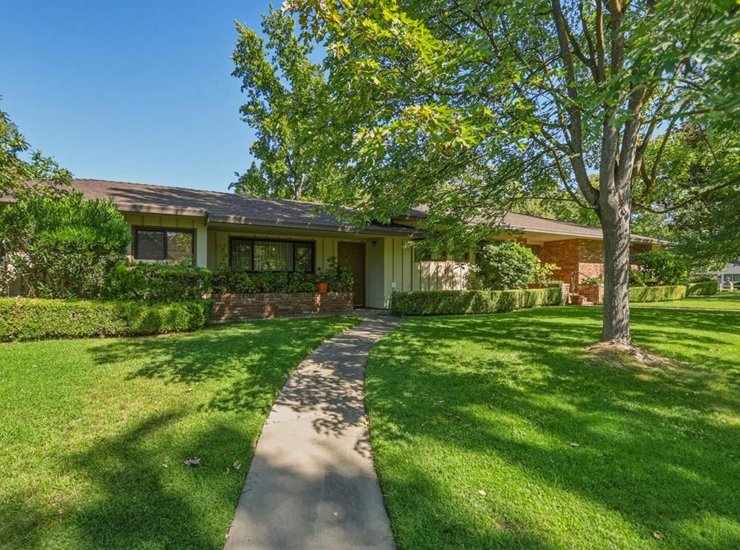 In The Heart Of Old Sierra Oaks
