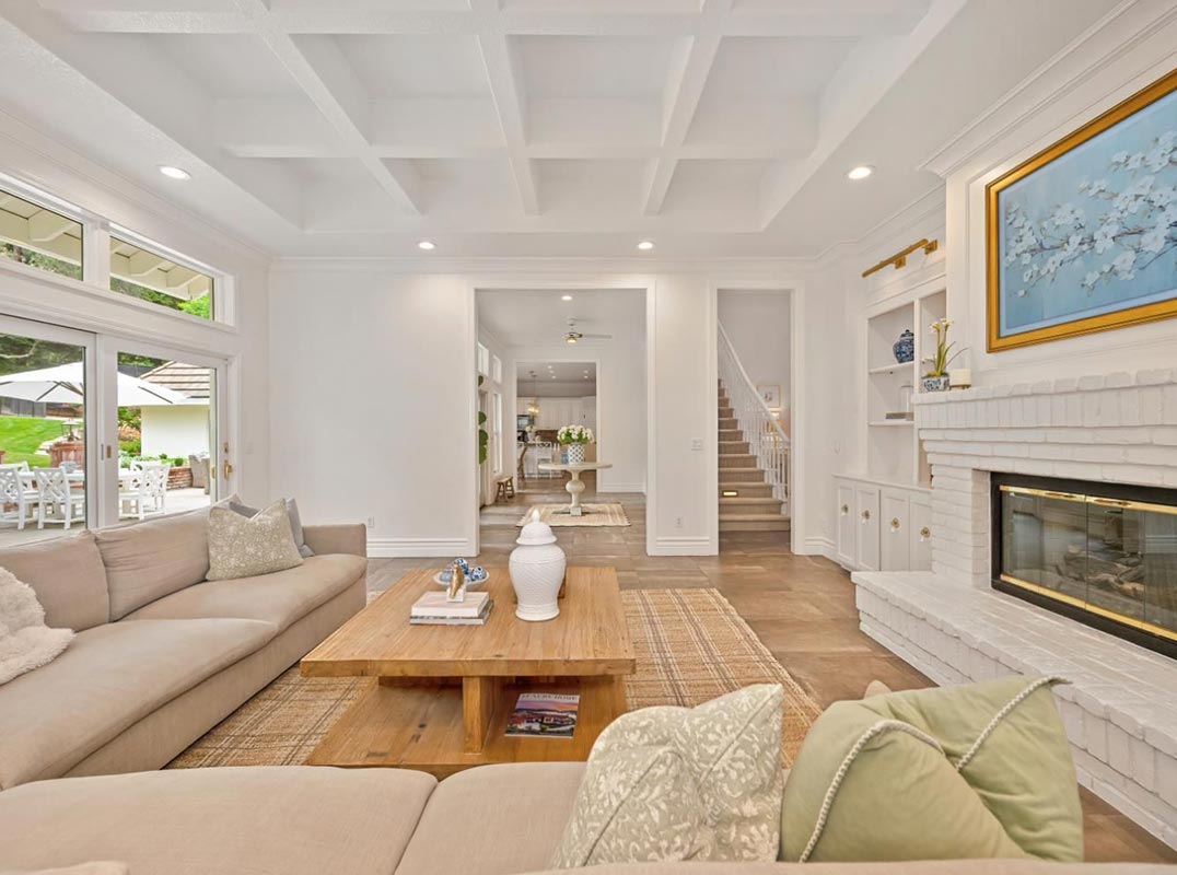A Private Retreat Among the Oaks