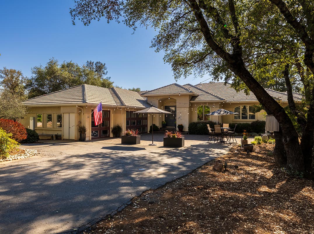 Elegant Single-Story Vineyard Retreat