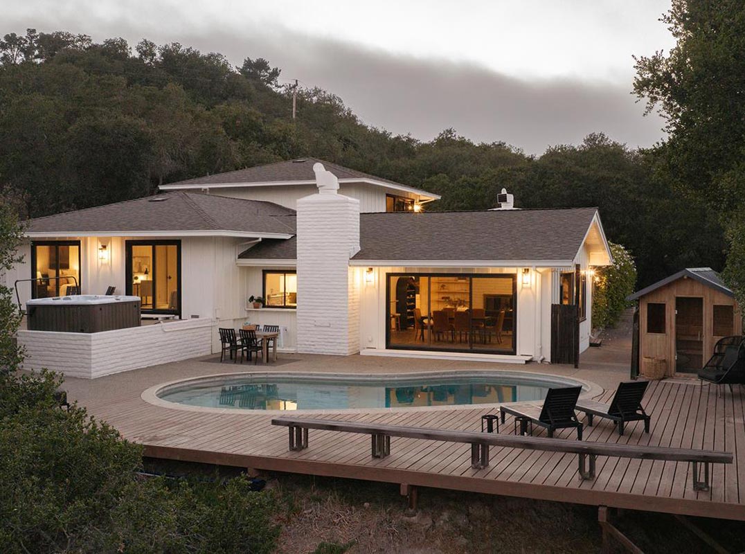Spectacular Views on 2.5 Usable Acres