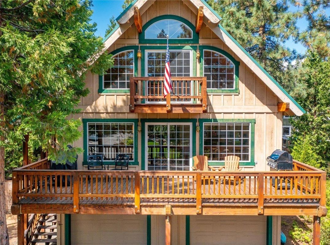 Ideal Tahoe City Location with Private Beach, Lake & Buoy Access