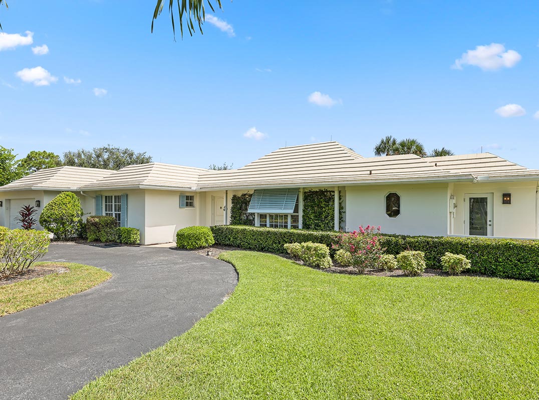 Charming Golf Course Residence in Village Of Golf