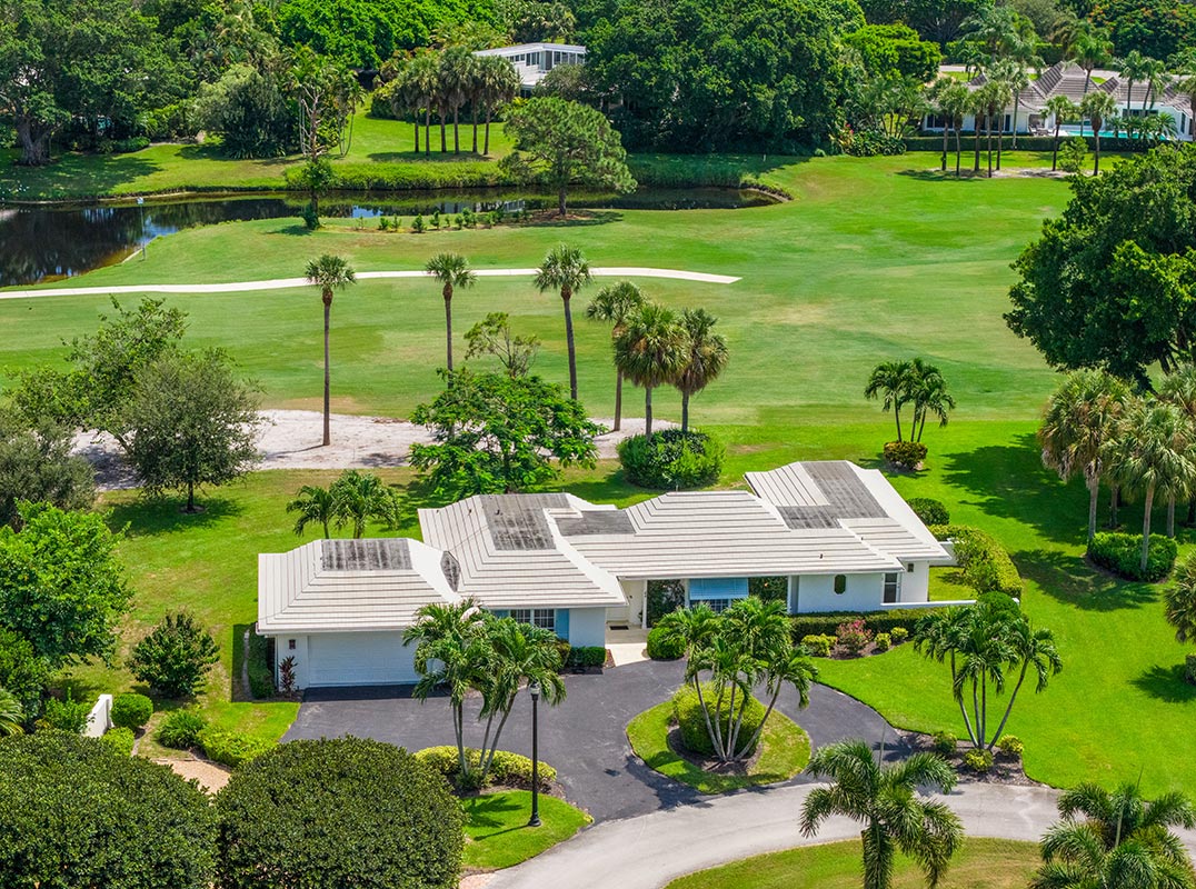 Charming Golf Course Residence in Village Of Golf