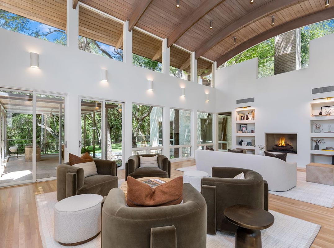 Architecturally Distinctive Residence By Ken Bentley 