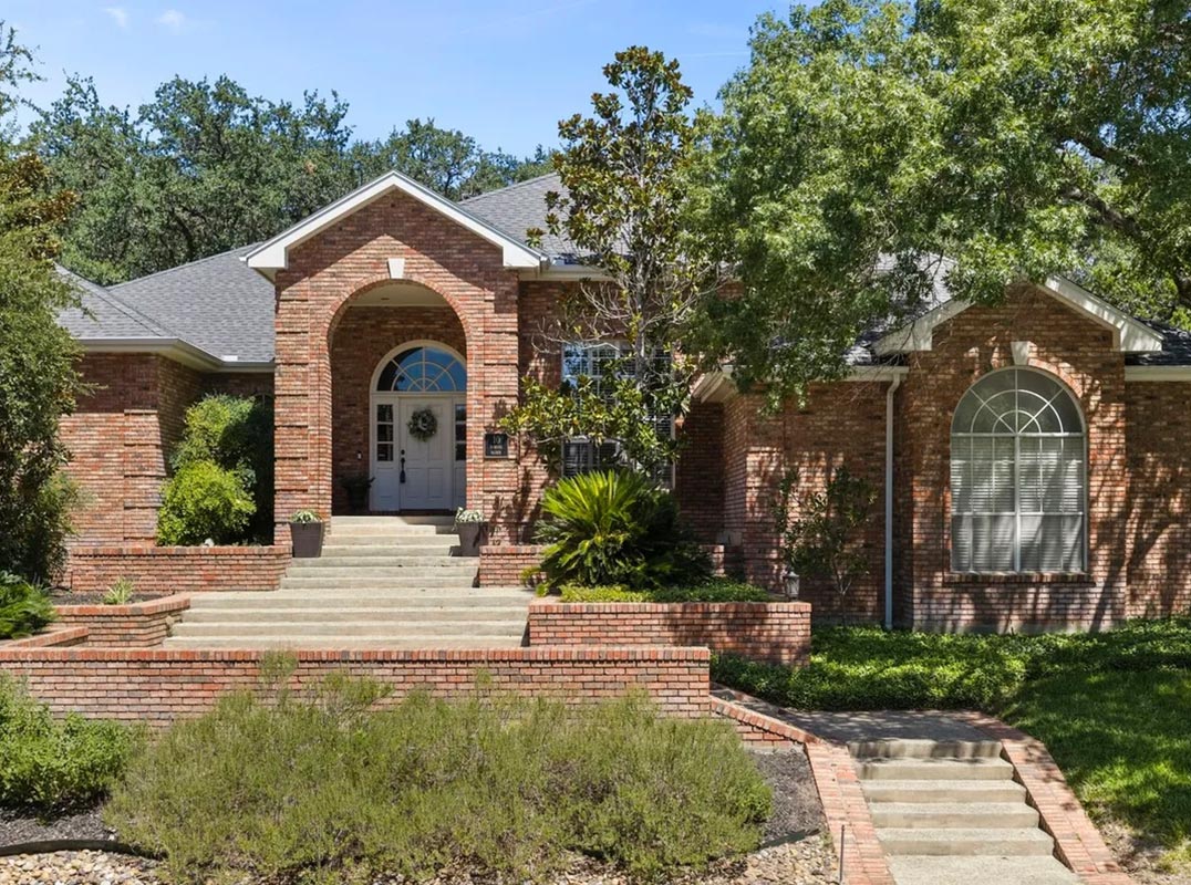 Prestigious Guard-Gated Community Of Inwood