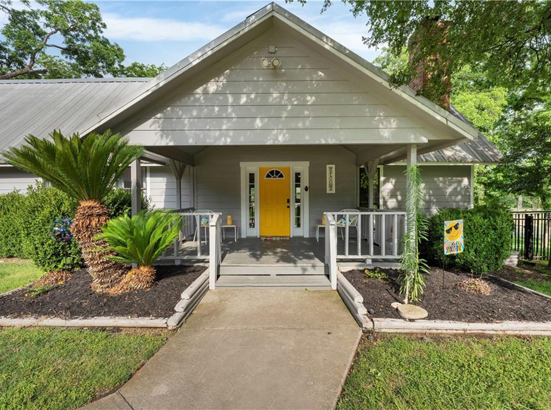 Waterfront Living On 1+ Acre