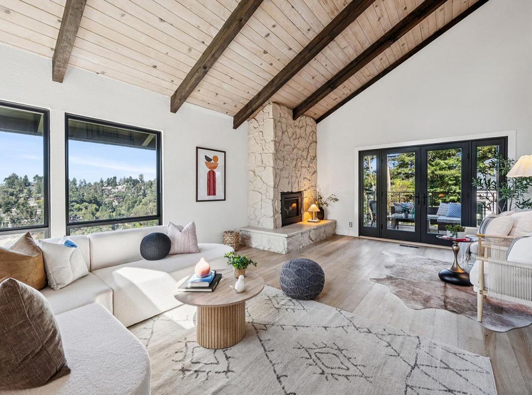 A Home Where Light Is The Guest Of Honor