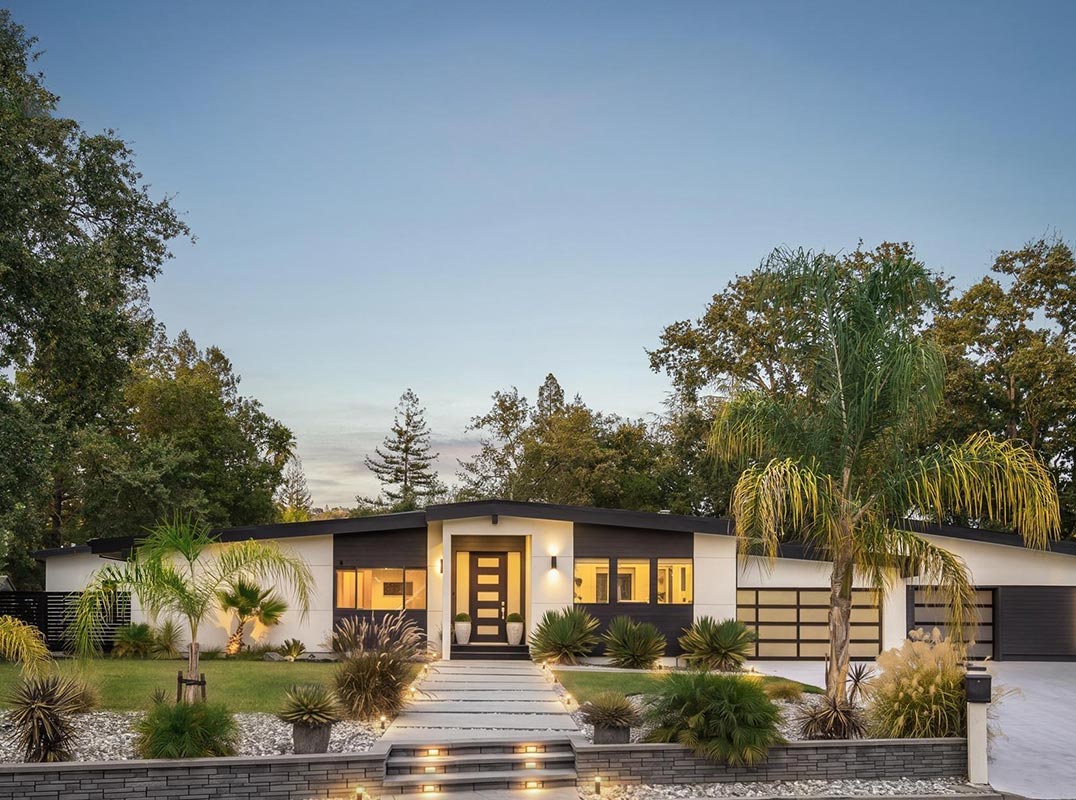 Private Retreat on a Picturesque Cul-de-Sac