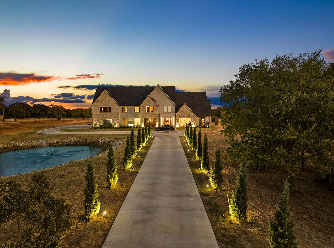 5 Acres of Modern Retreat with Luxury Resort-Style Living