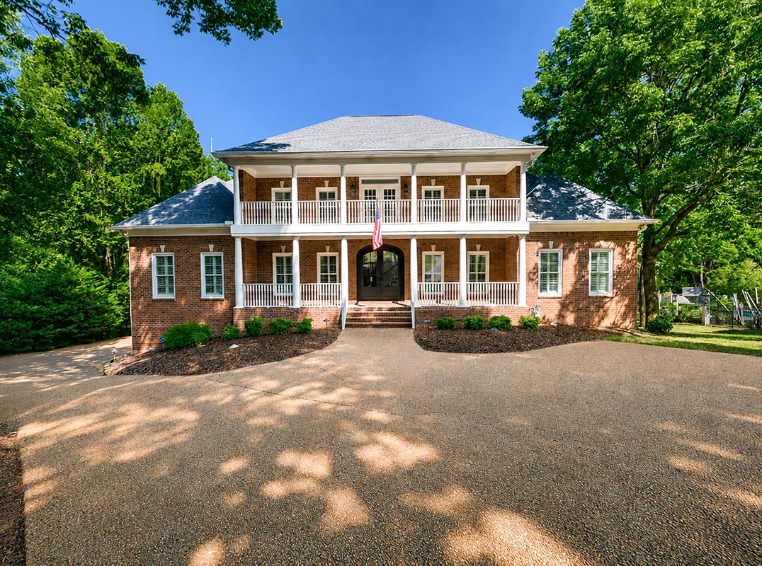 Beautifully Renovated Belle Rive Estate