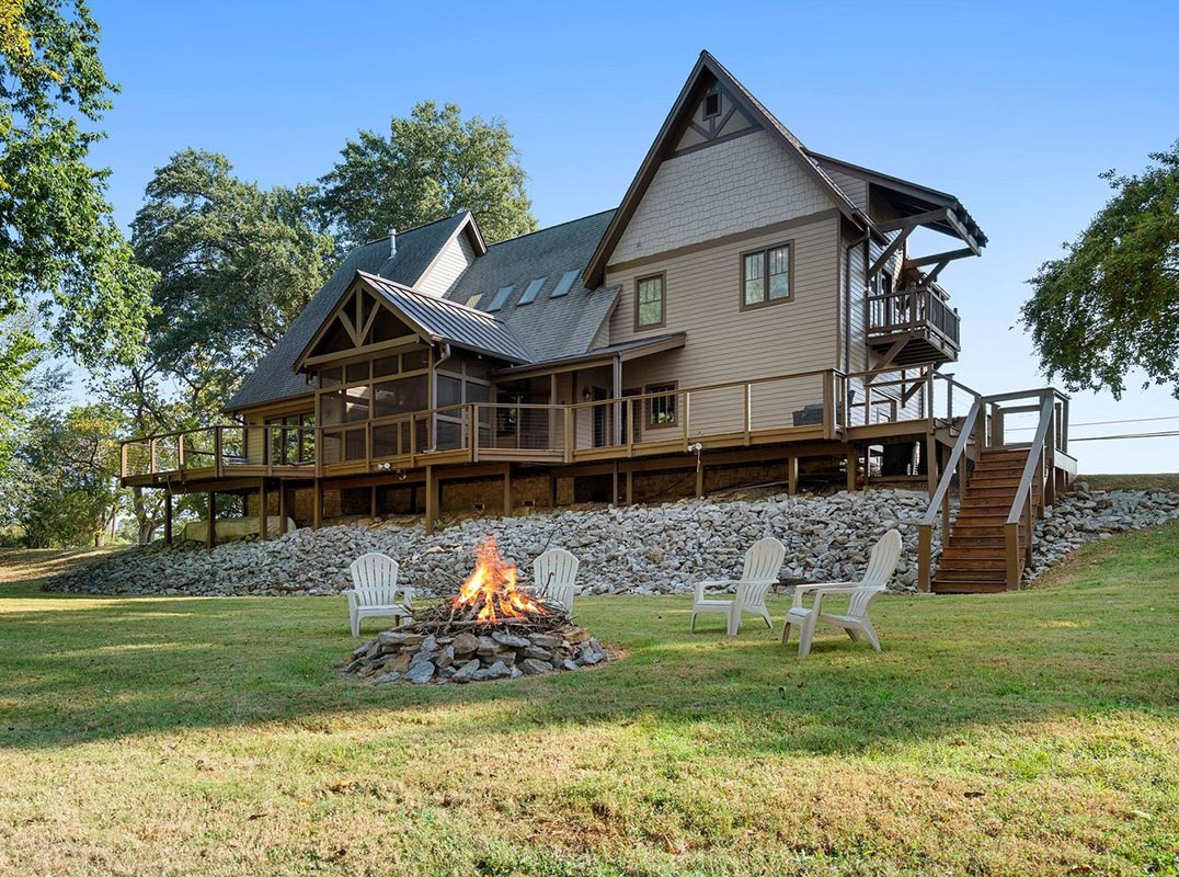Private Riverfront Escape