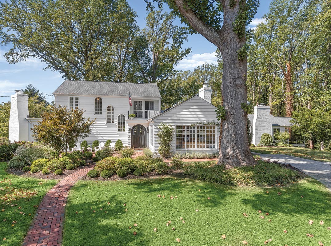 Enchanting Gibson Island Cottage