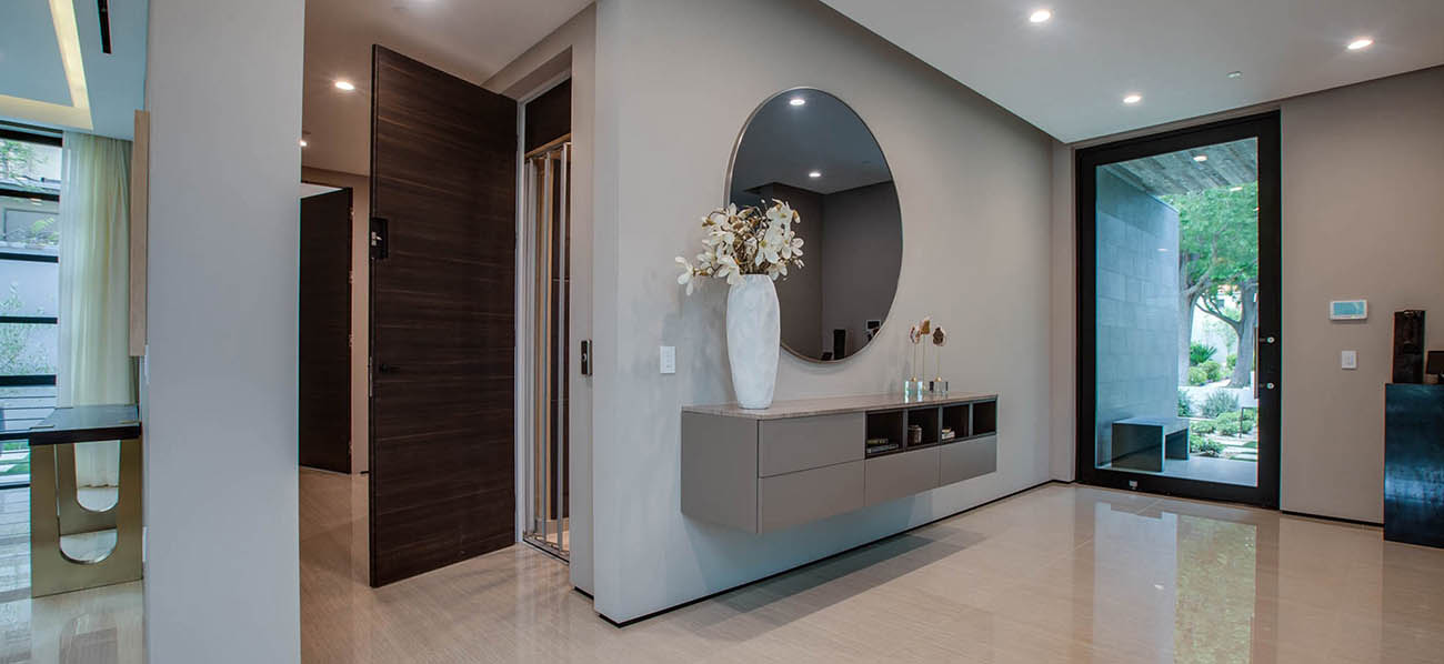 4 Features and Tips For Choosing a Luxury Home Elevator